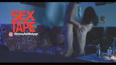 Śliczna uczennica z chłopakiem